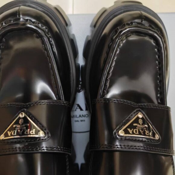 Prada Women's Glossy Black Flats - Picture 4 of 5